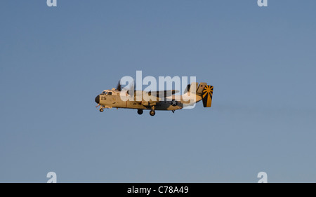 Un United States Navy Northrop Grumman C-2 Greyhound avion transporteur se prépare à atterrir à l'île de Coronado, en Californie. © Craig M. Eisenberg Banque D'Images