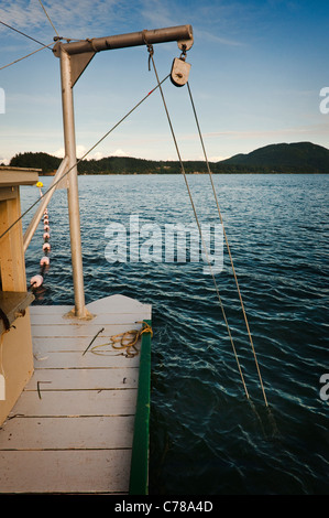 Treuils, câbles, cordes et composent une reefnet bateaux de pêche au saumon de la méthode relève le saumon sauvage du Pacifique de la Puget Sound. Banque D'Images