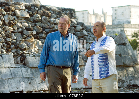 Presdient Felipe Calderon du Mexique tours Chichen Itza avec Peter Greenberg Banque D'Images