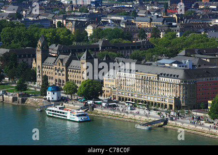Rheinuferpromenade à Coblence, ehemaliges Preussisches Regierungsgebaeude, Bundesamt für Wehrtechnik und Beschaffung, Oberlandesgericht und Anwaltsge Banque D'Images