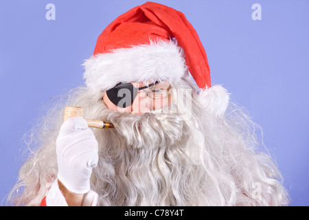 Père Noël avec de la bande au-dessus de l'oeil Banque D'Images