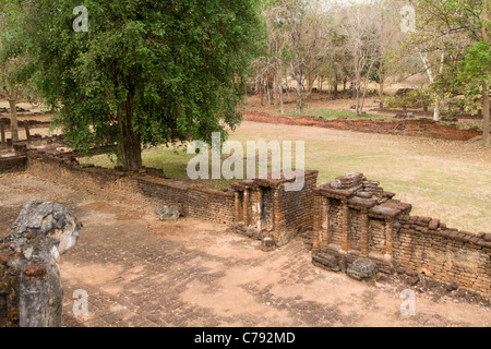 Ancien temple khmer Wat Chang Lom à Si Satchanalai Historical Park, près de Sukhothai, Thaïlande Banque D'Images