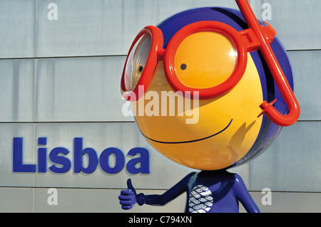 Portugal, Lisbonne : Mascot Vasco en face de l'Oceanario de Lisboa Banque D'Images