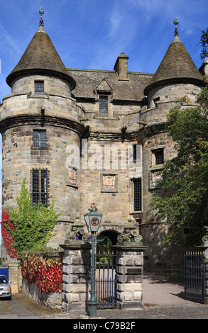 Palais de Falkland un bâtiment renaissance du xvie siècle construit par les rois Jacques IV et Jacques V d'Écosse Banque D'Images