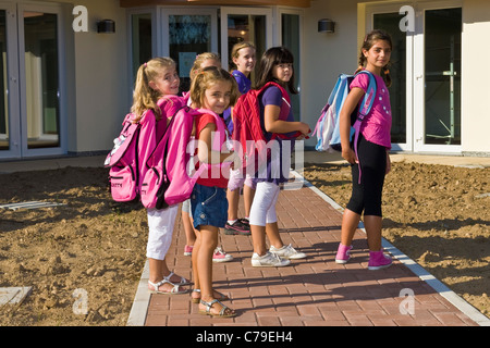 Première journée d'école, Ossona, Lombardie, Italie Banque D'Images