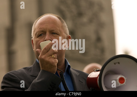 London, Canada - le 14 septembre 2011 : Sid Ryan parle aux membres en grève de l'Université de Western Ontario. Banque D'Images