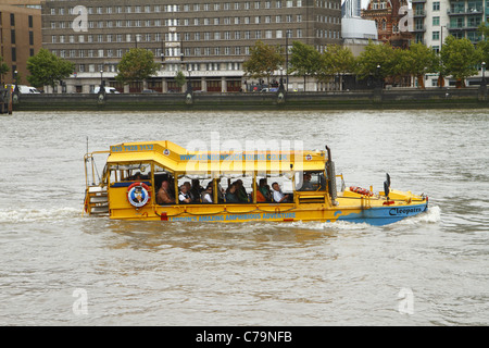 London Duck Tours' véhicule amphibie sur Tamise Banque D'Images
