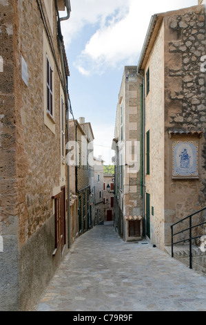 Street dans le village de montagne d'Estellencs, Majorque, Îles Baléares, Espagne, Europe Banque D'Images
