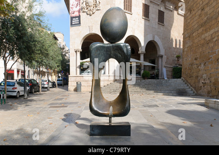 Un monument la Dona de Joan Miro dans le centre-ville historique de Palma de Majorque, Majorque, Îles Baléares, Espagne, Europe Banque D'Images