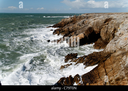 Tempête sur la côte sauvage de la presqu'île de Quiberon (Morbihan, Bretagne, France). Banque D'Images