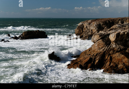 Tempête sur la côte sauvage de la presqu'île de Quiberon (Morbihan, Bretagne, France). Banque D'Images