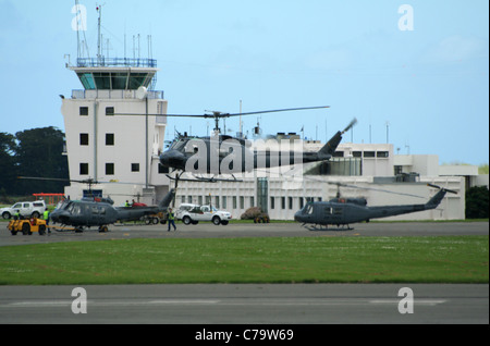 Huey décoller de la Royal New Zealand Air Force base ohakea Banque D'Images