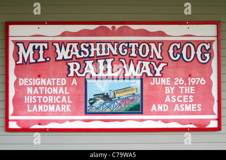 Mount Washington cog railway qui emmène les touristes jusqu'au sommet du mont Washington, dans les White Mountains, New Hampshire, New England. Banque D'Images