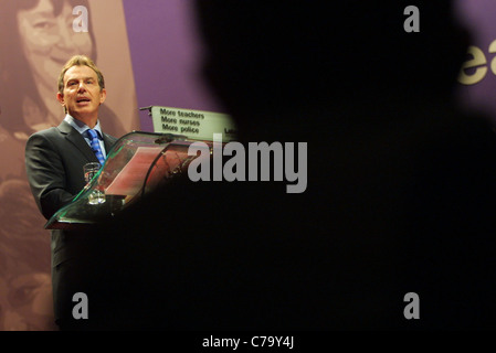 Le premier ministre Tony Blair s'exprime à la conférence du parti travailliste, qui a eu lieu à Glasgow, Ecosse, le 15 février 2003. Banque D'Images