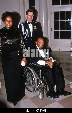 La légende du jazz Lionel Hampton arrive pour la Médaille nationale des arts award cérémonie à la Maison Blanche Banque D'Images