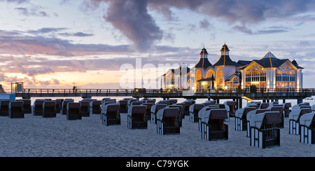 Quai historique avec restaurant, centre, mer Baltique, Ruegen island, Mecklembourg-Poméranie-Occidentale, Allemagne, Europe Banque D'Images