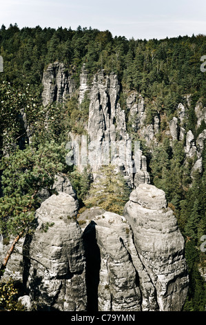 Bastei avec Kleine Gans rock formation, Elbsandsteingebirge montagnes de grès de l'Elbe, la Suisse Saxonne, Saxe, Allemagne, Europe Banque D'Images