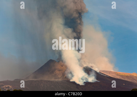 L'Etna en éruption le 8 septembre 2011, Sicile, Italie Banque D'Images