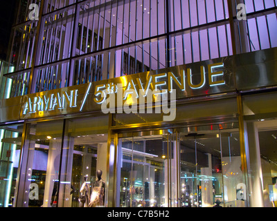 Boutique Armani sur la 5e avenue à New York City Banque D'Images