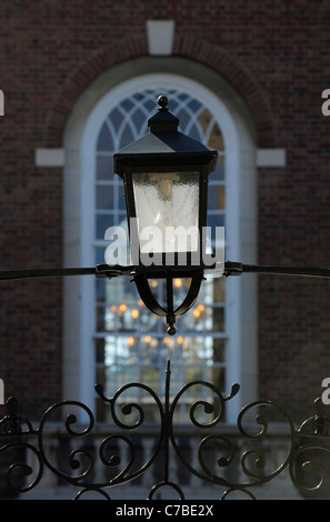 Détail de la lampe. L'université de Yale College Résidentiel Pierson. New Haven, CT. Banque D'Images