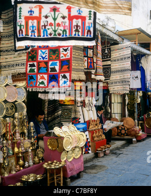 Tunis, Tunisie, Afrique du Nord, l'ancienne médina, le Souk des magasins, Banque D'Images