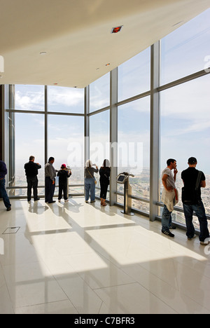 La plate-forme d'observation le plus élevé au monde, EN HAUT, Burj Khalifa, la tour la plus haute au monde, Dubaï, Émirats arabes unis Banque D'Images