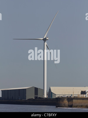 Grande éolienne, sur la côte de Liverpool, en Angleterre Banque D'Images