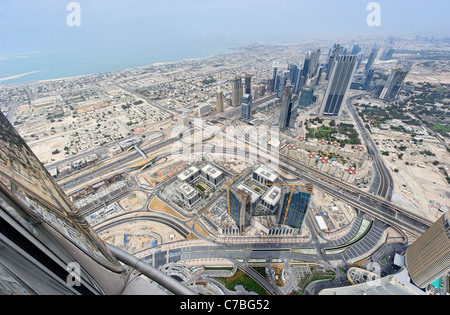 Vue sur le centre-ville de Dubai à partir de la plate-forme d'observation le plus élevé dans le monde entier, EN HAUT, Burj Khalifa, Dubai, Émirats Arabes Unis