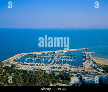 Sidi Bou Saïd, Tunisie, Afrique du Nord, vue aérienne du port et marina, golf de Tunis, mer Méditerranée, Banque D'Images