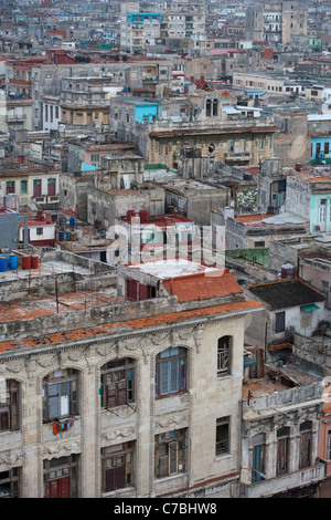 Vue sur les toits de la vieille ville, Ville de La Havane, La Havane, Cuba Banque D'Images