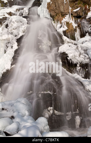 Chute d'eau gelée, Todtnauberg Forêt Noire, Allemagne Banque D'Images