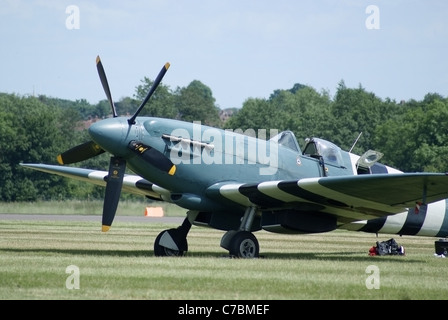 Supermarine Spitfire Mark 19 type de reconnaissance photo non armés avec d jour invasion stripe marquages. Banque D'Images