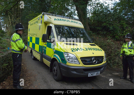 Ambulance quittant la scène au cours de la tentative de sauvetage des mineurs de la mine de Gleision opération près de Cilybebyll, Pontardawe, dans le sud du Pays de Galles, Royaume-Uni. Banque D'Images