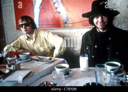 Nous duo rock Buffalo Springfield en 1967 avec Stephen Stills et Neil Young à gauche Banque D'Images