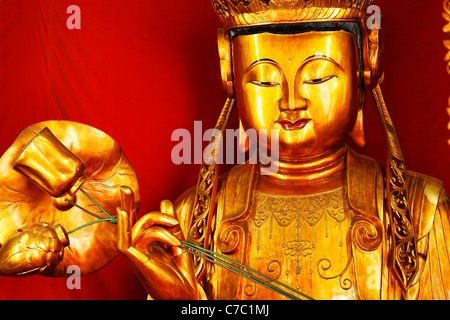 Statue de Bouddha en Po Fook Hill Cemetery, Sha Tin, de nouveaux territoires, de Hong Kong, République populaire de Chine, l'Asie Banque D'Images