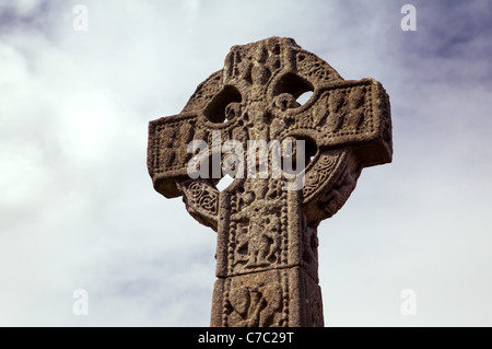 Haut Celtic Croix dans le cimetière Drumcliffe, St Columba's Church, à Drumcliffe, Comté de Sligo, Irlande Banque D'Images