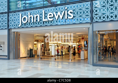 John Lewis, ministère de l'entrée du magasin et l'intérieur vue de la galerie marchande au centre commercial Westfield Stratford City Newham East London England UK Banque D'Images