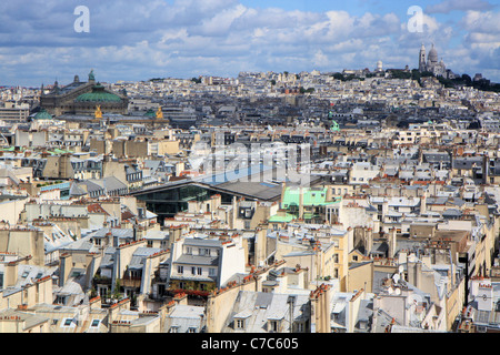 Vue aérienne de la toiture en zinc et les cheminées de Paris à partir de la grande roue dans le jardin des Tuileries, Paris, France Banque D'Images
