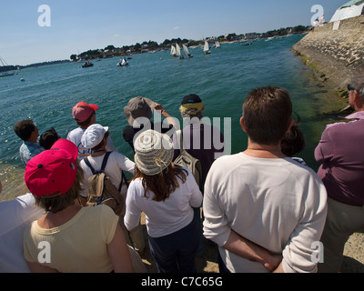 Course de petits bateaux. larmos Baden, Golfe du Morbihan, Bretagne, France, Europe. Banque D'Images