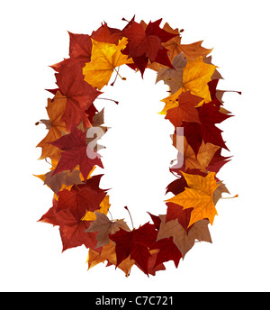 Le nombre zéro faite avec les feuilles d'automne isolated on white with clipping path. Ainsi vous pouvez facilement le découper et le placer sur le dessus d'un dessin ou modèle. Trouver d'autres symboles dans notre portefeuille de composer vos propres mots. Banque D'Images