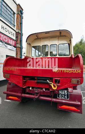 Vue arrière d'une compagnie de bus de Barton vintage reprise aec véhicule. Banque D'Images