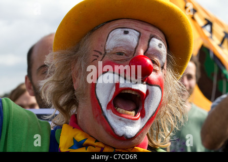 Cessez de fracturer pour protester contre Kristoff the Clown (MR) à Camp Frack, un campement de protestation et une marche contre la fracturation hydraulique de l'eau et la production de gaz de schiste à Becconsall, Banks, Southport. Banque D'Images