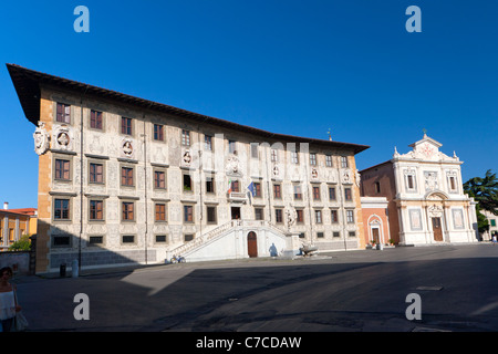 Palazzo della Carovana dei Cavalieri à Piazza dei Cavalieri par Giorgio Vasari et église de Santo Stefano, Pise, Italie, Europe Banque D'Images