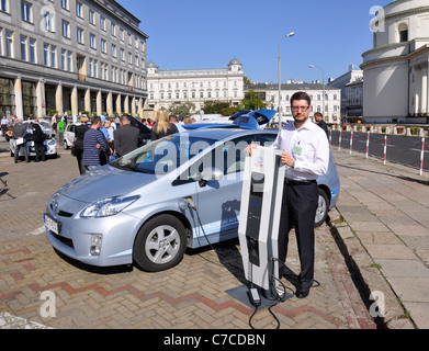 Voitures électriques (véhicules écologiques) Pièce - Show, salon en Pologne, Varsovie, 2011 - Eco-friendly Toyota Prius hybride à brancher Banque D'Images