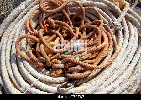 De cordes en articles de pêche port méditerranéen Banque D'Images