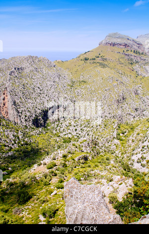 Dans les montagnes Tramuntana Majorque avec vue sur la mer iles baléares Banque D'Images