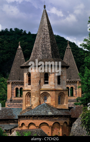 France, Saint James Way : Vue de l'église abbatiale Sainte-Foy de Conques Banque D'Images