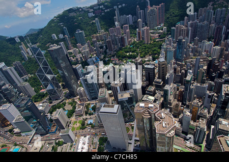 Vue aérienne du centre de Hong Kong depuis le toit de l'IFC 2, y compris la Tour de la Banque de Chine, siège de la HSBC et le Legco. Banque D'Images