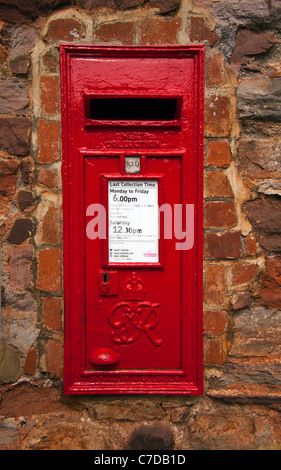 Un GR Post Box exprimés par W.T. Allen et Co de Londres à Torquay, Devon, Angleterre Banque D'Images