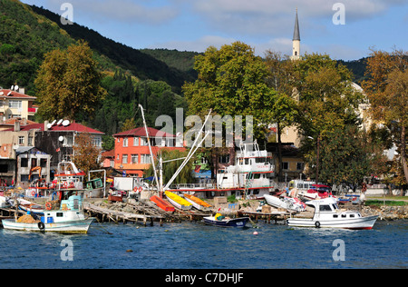 Village de Rumeli Kavagi , détroit du Bosphore près de Istanbul.la Turquie. Banque D'Images